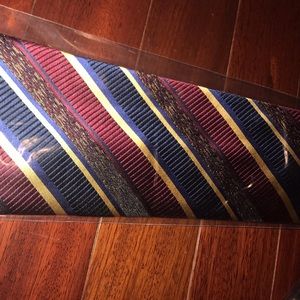 Men’s Tie (Looks like Harry Potter Tie!)
